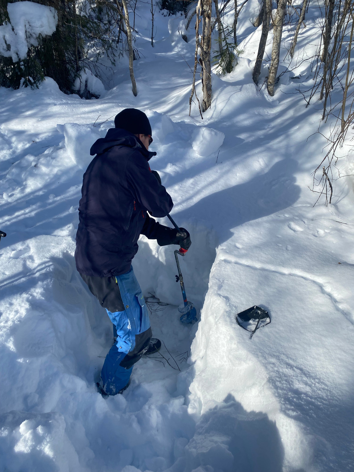 Fältarbete i snö vid Torneälven