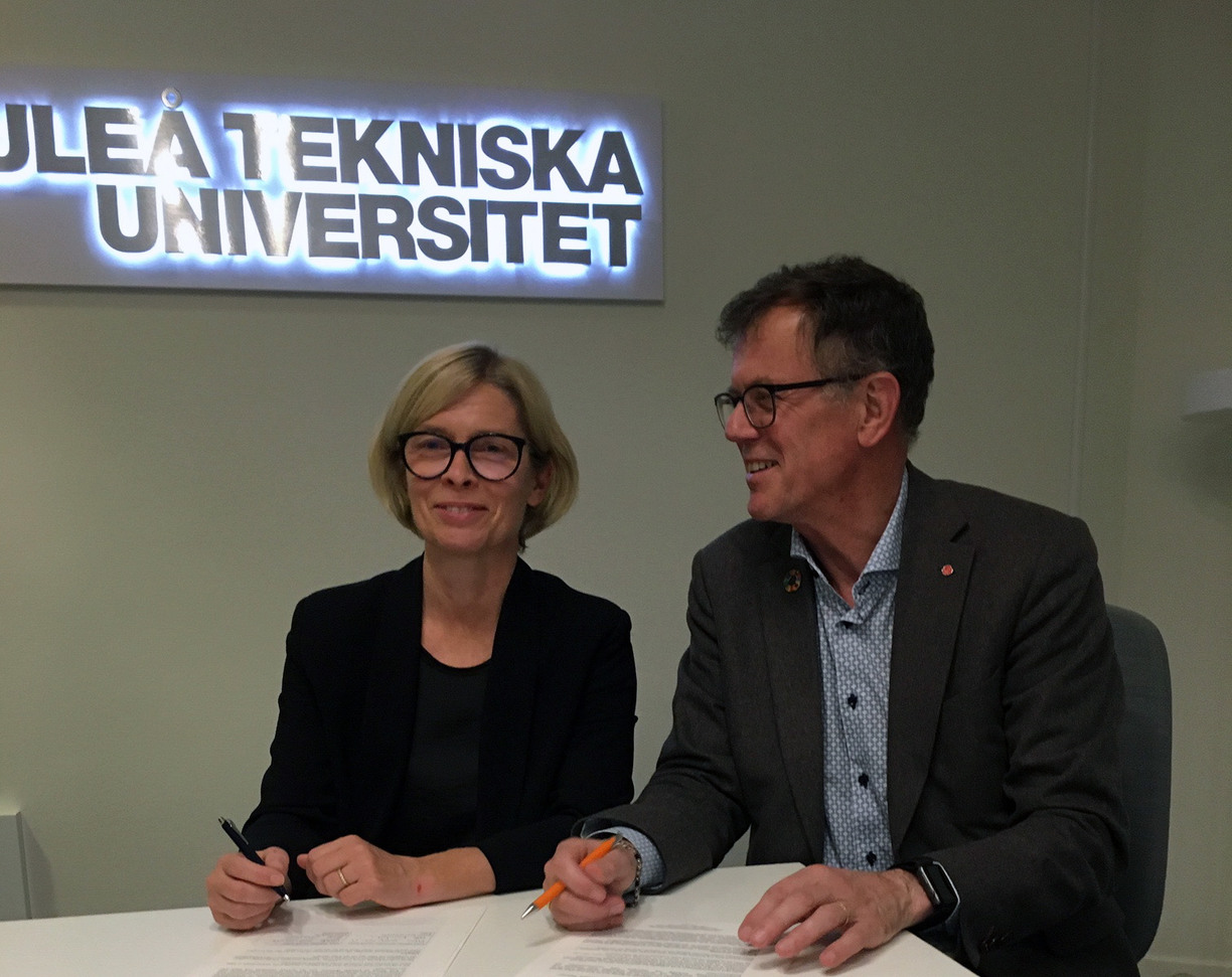 Rektor Birgitta Bergvall-Kåreborn med Piteå kommunalråd Anders Lundkvist