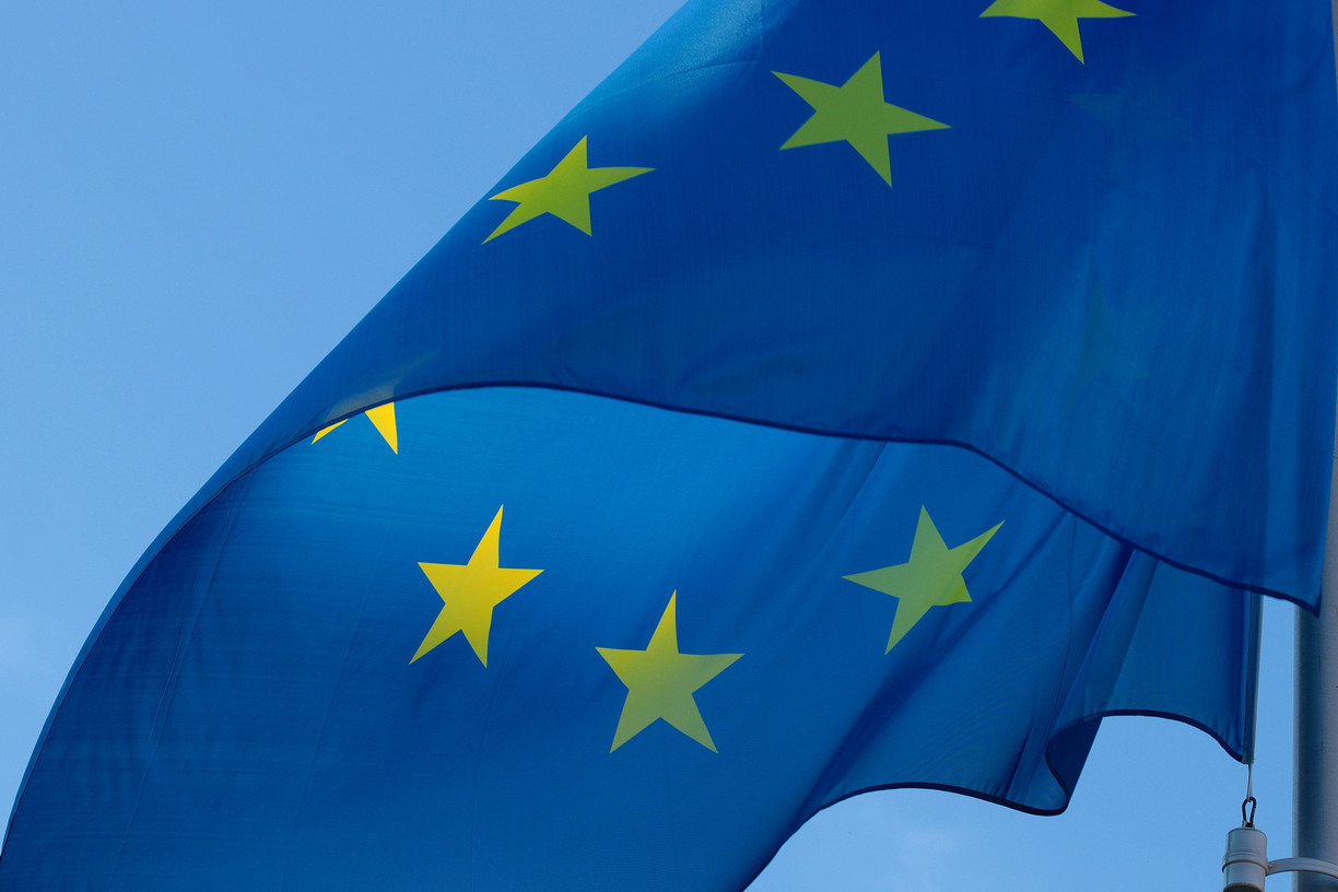 EU flagga blå med stjärnor